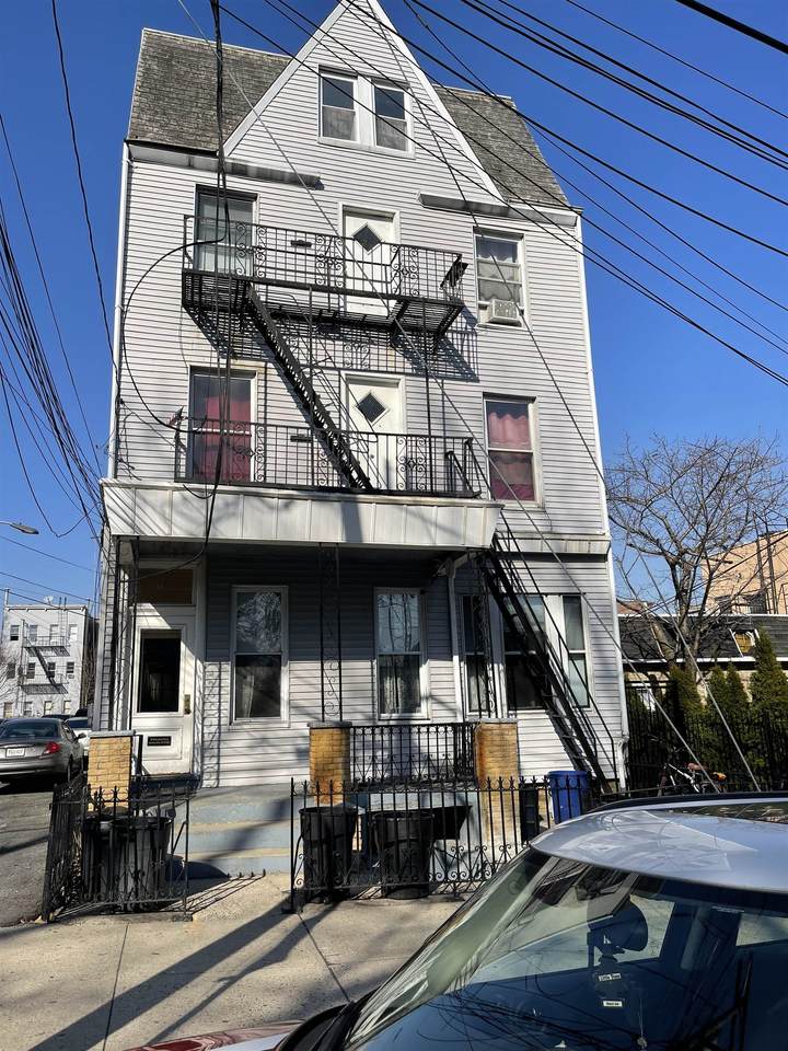 10 Sherman Pl - Photo 1