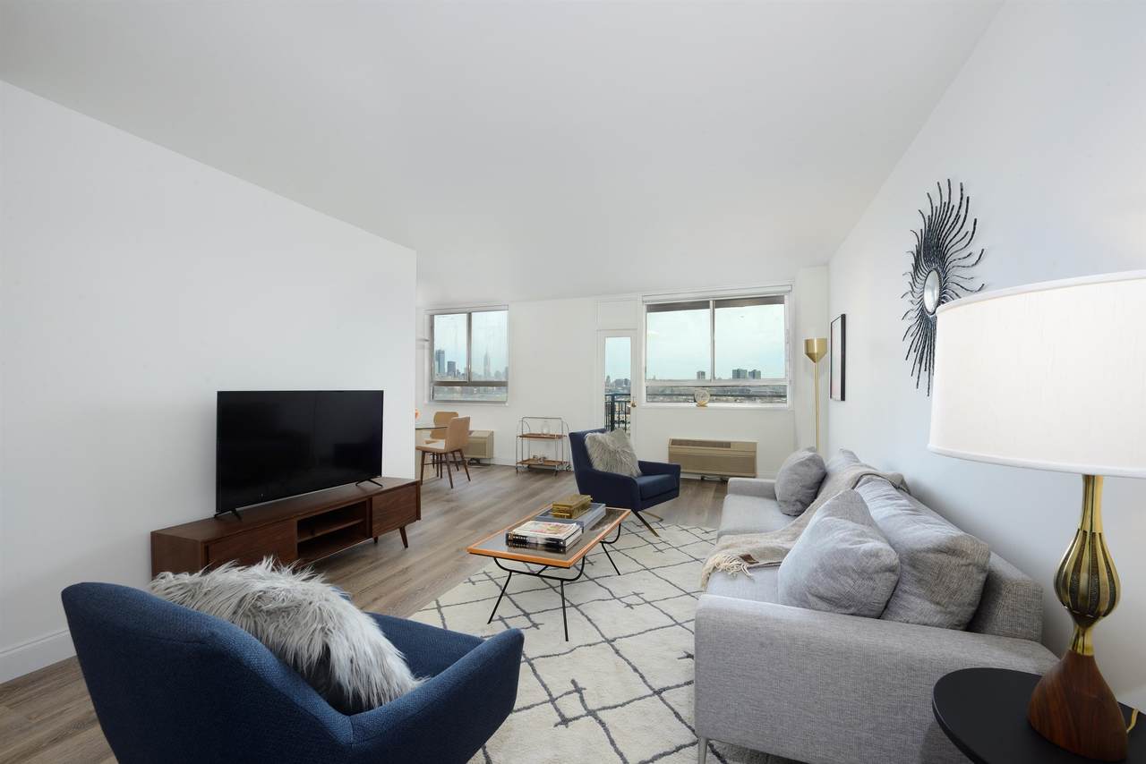 100 Manhattan Ave - Photo 1