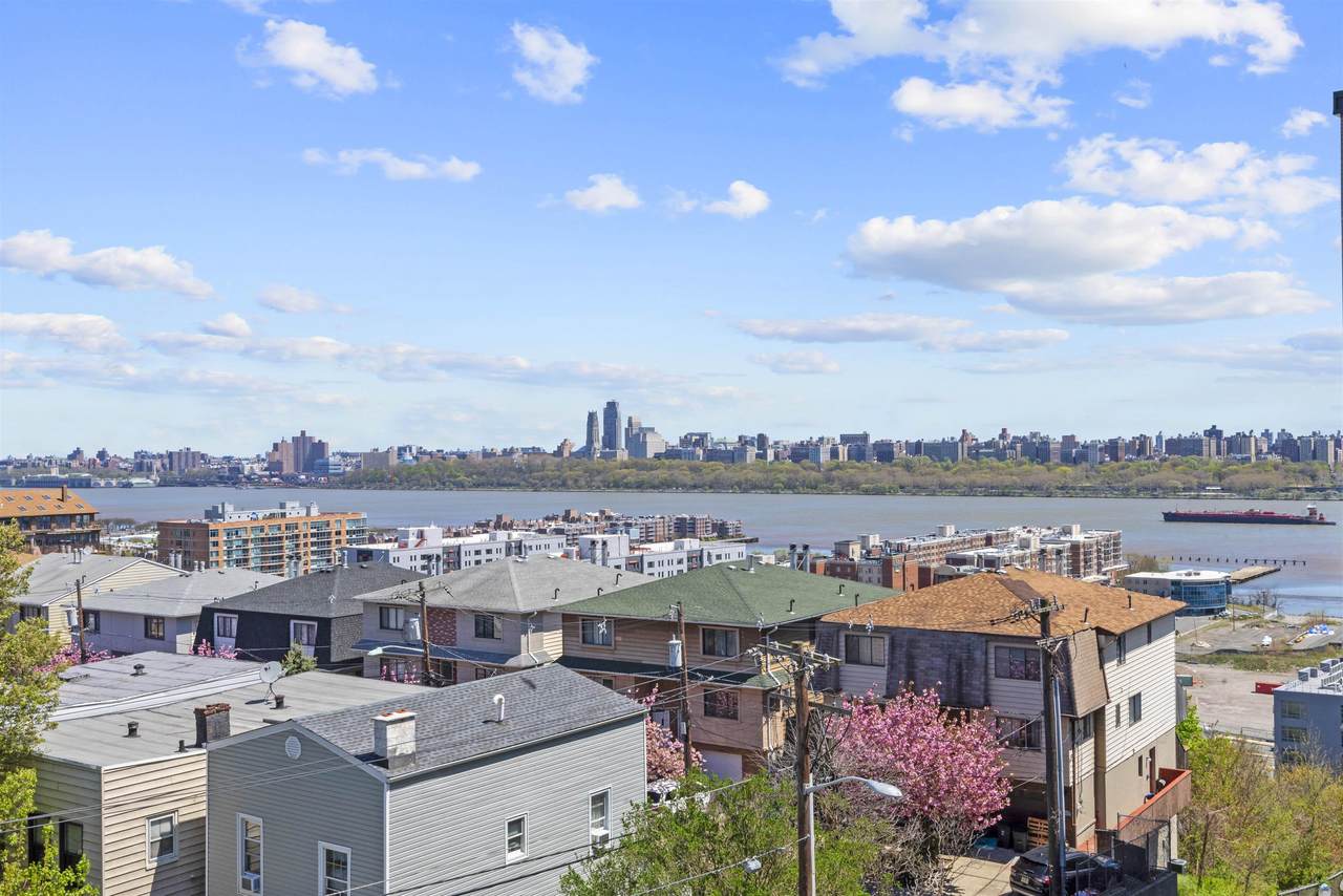9060 Palisade Ave - Photo 1