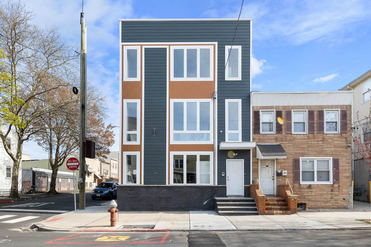 46 Logan Ave - Photo 1