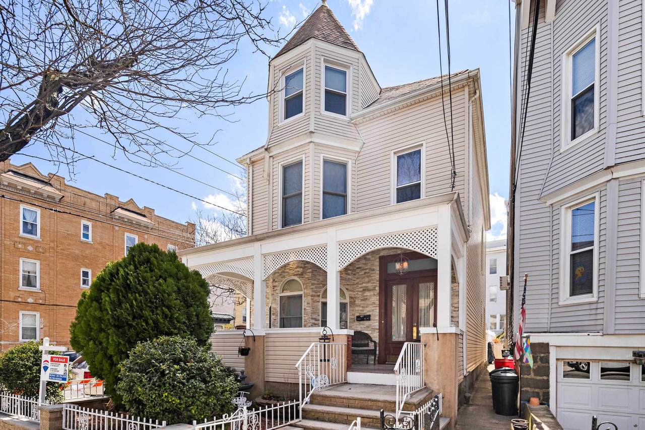 101 Oak St - Photo 1