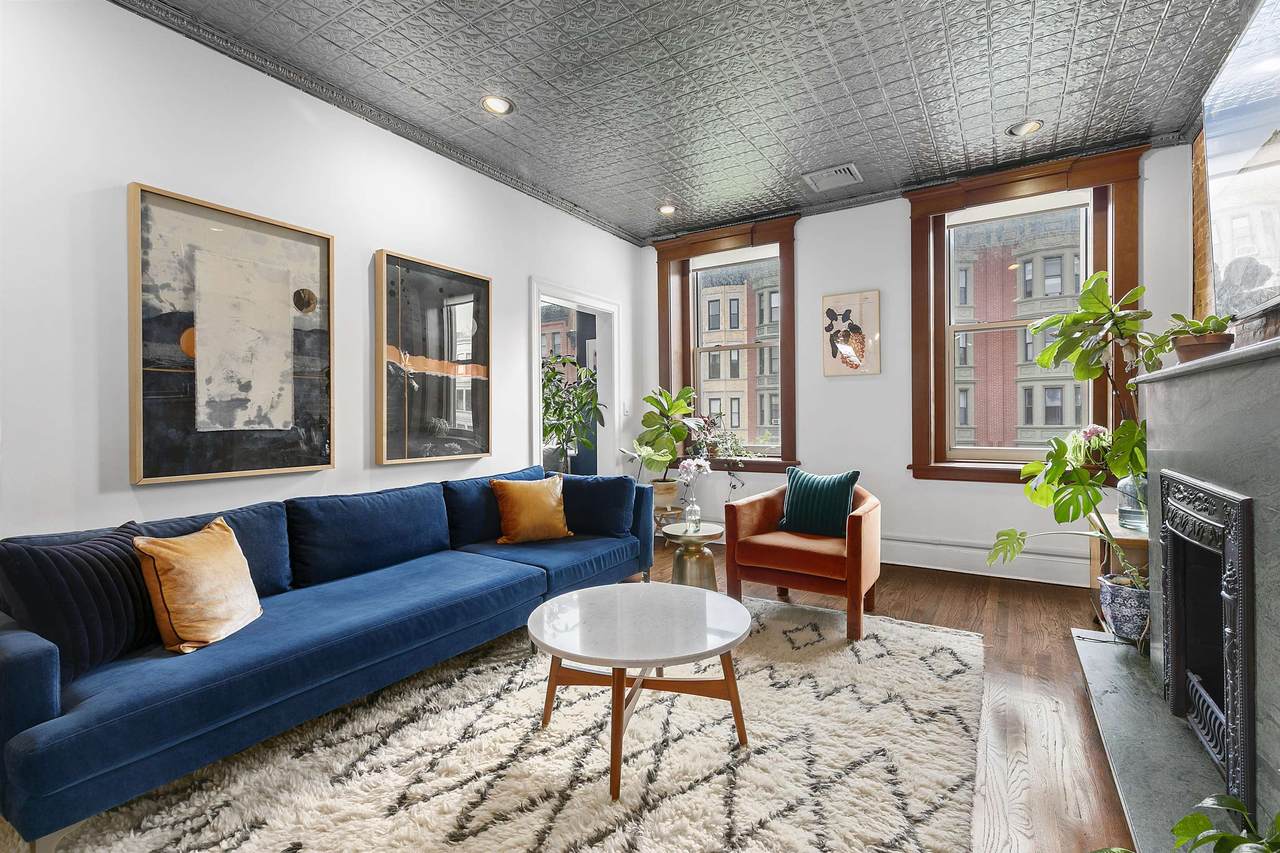 812 Washington St - Photo 1