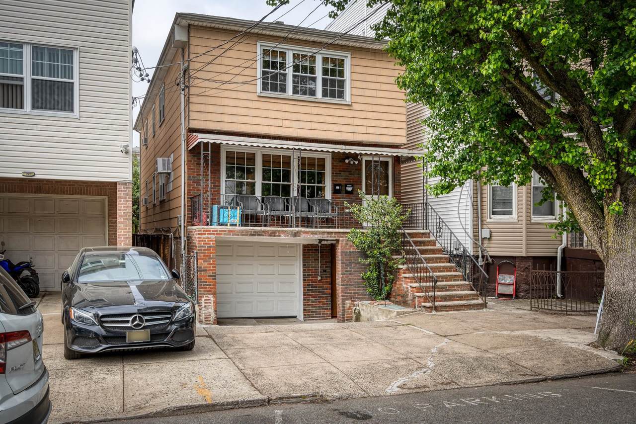 114 Charles St - Photo 1