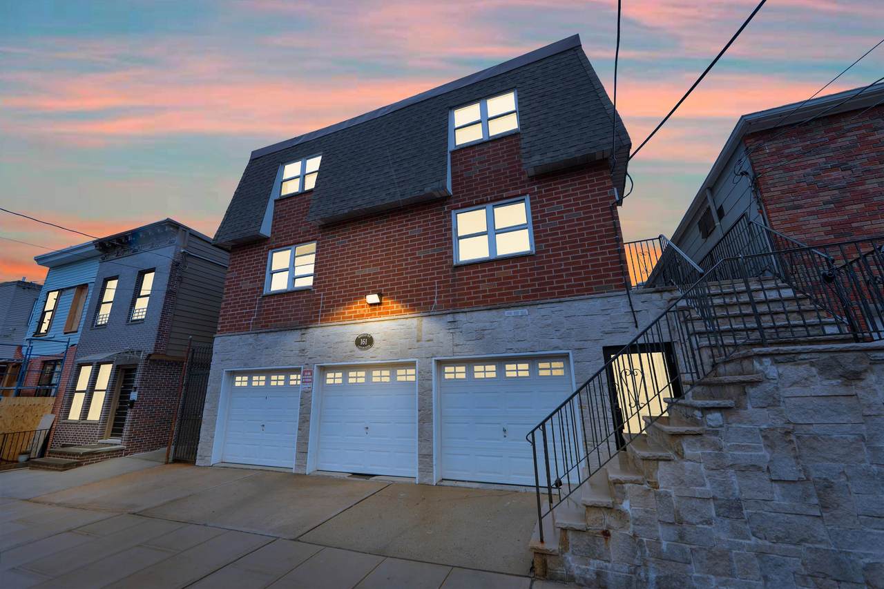 161 18TH ST - Photo 1