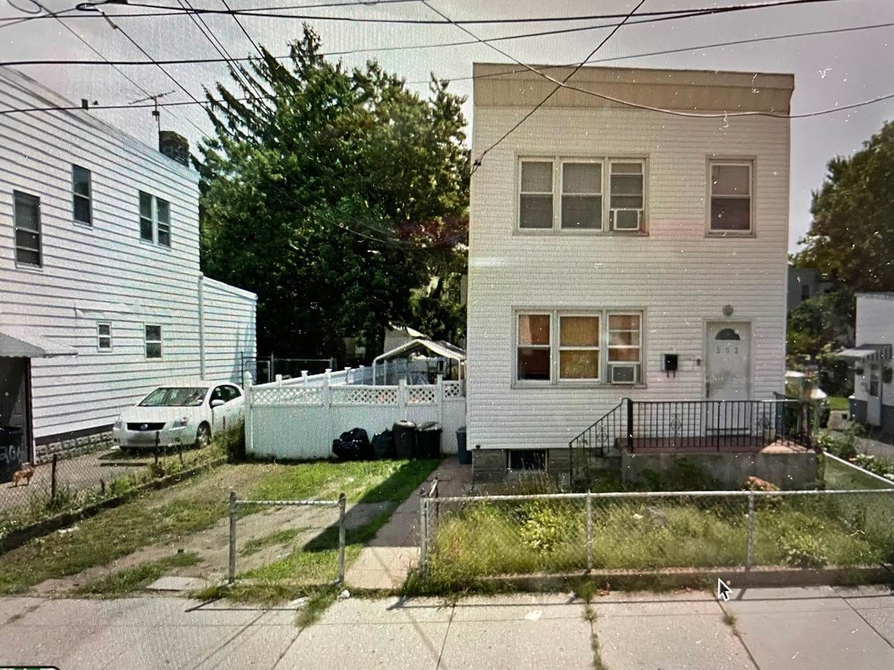 202 Plainfield Ave - Photo 1
