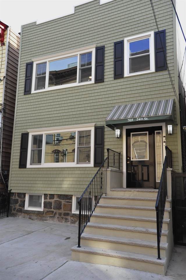 705 24TH ST - Photo 1