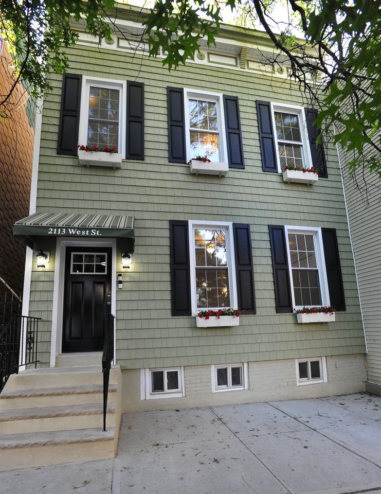 2113 West St - Photo 1
