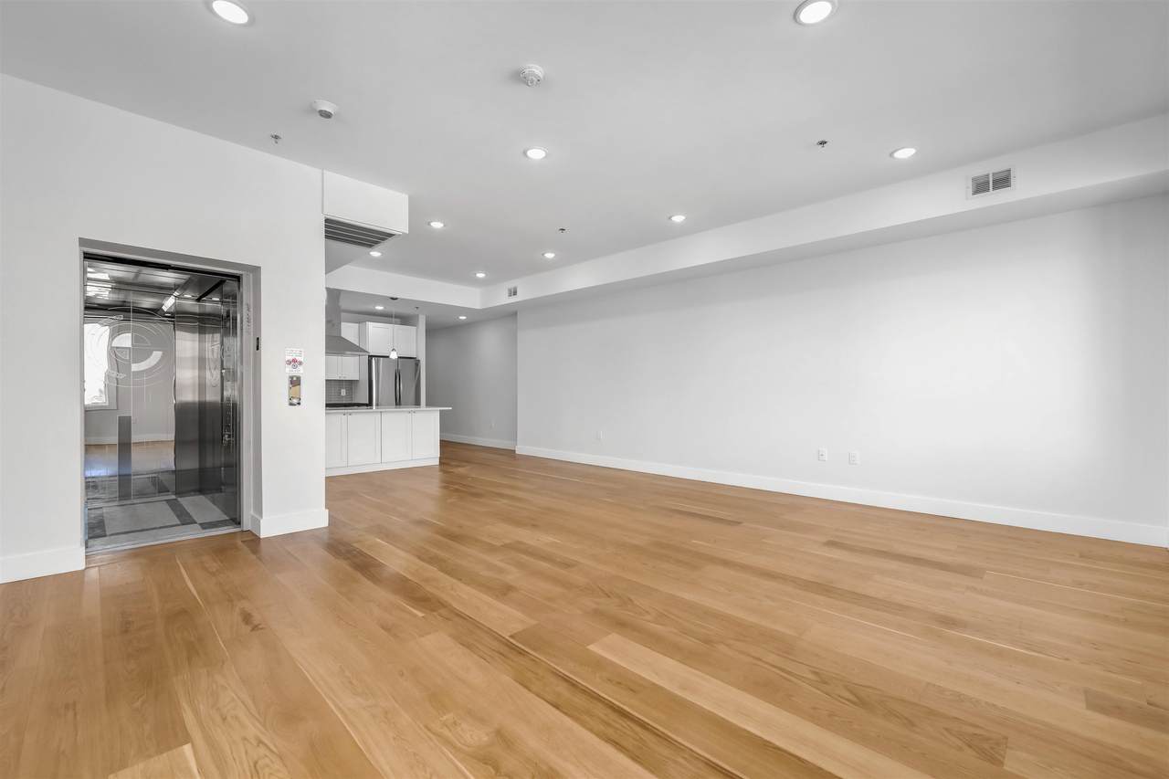 315 5TH ST - Photo 1