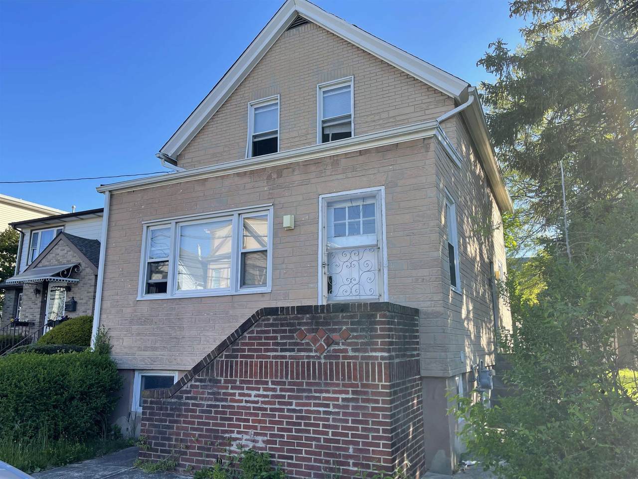182 Centre Ave - Photo 1