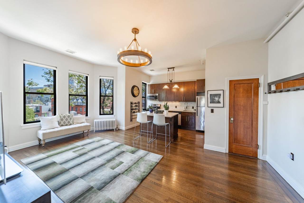 277 York St - Photo 1