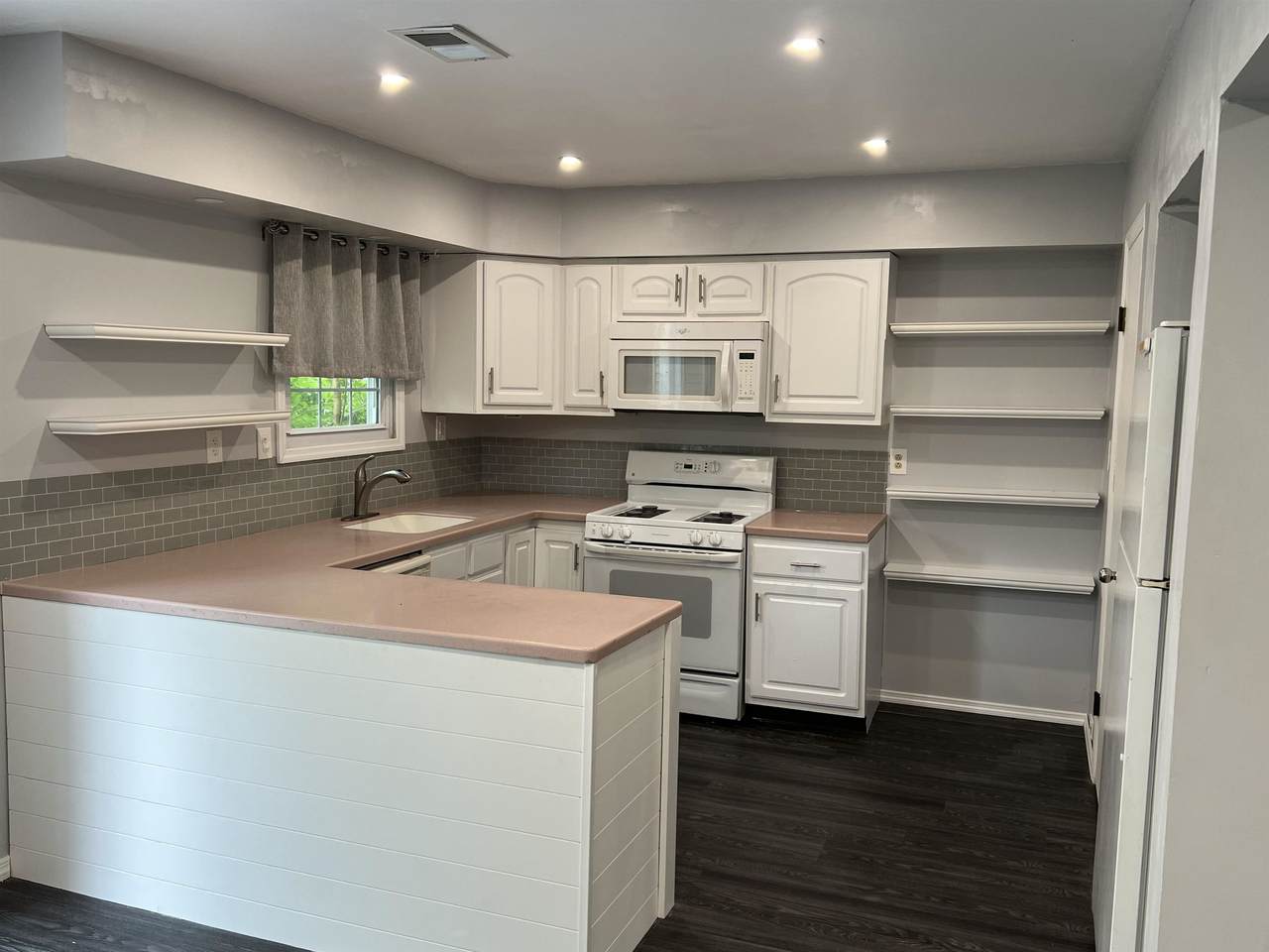 77 Jefferson Dr - Photo 1