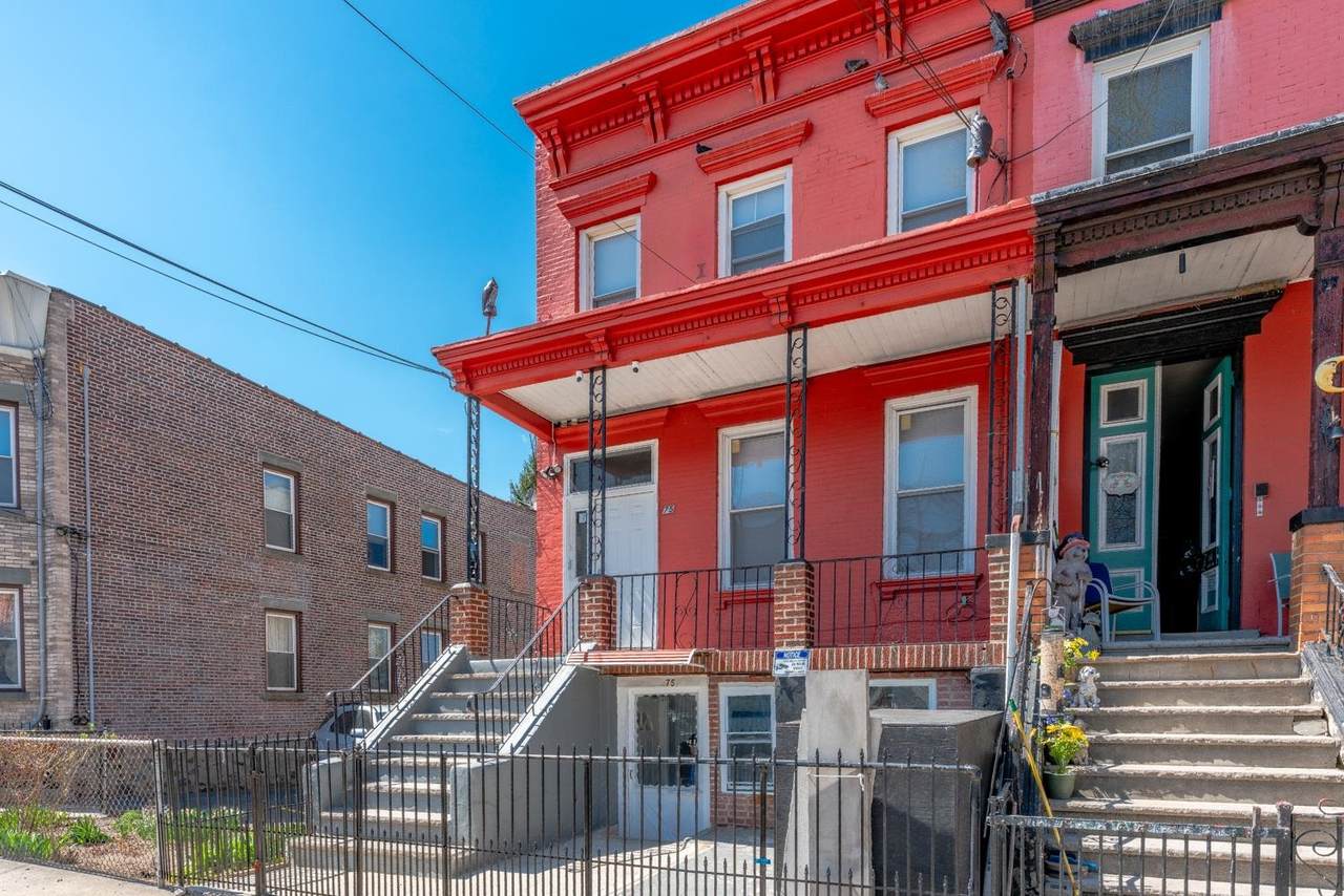 75 Giles Ave - Photo 1