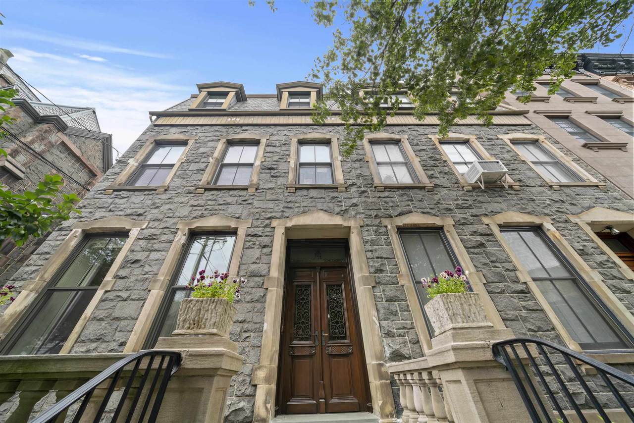 822 Hudson St - Photo 1
