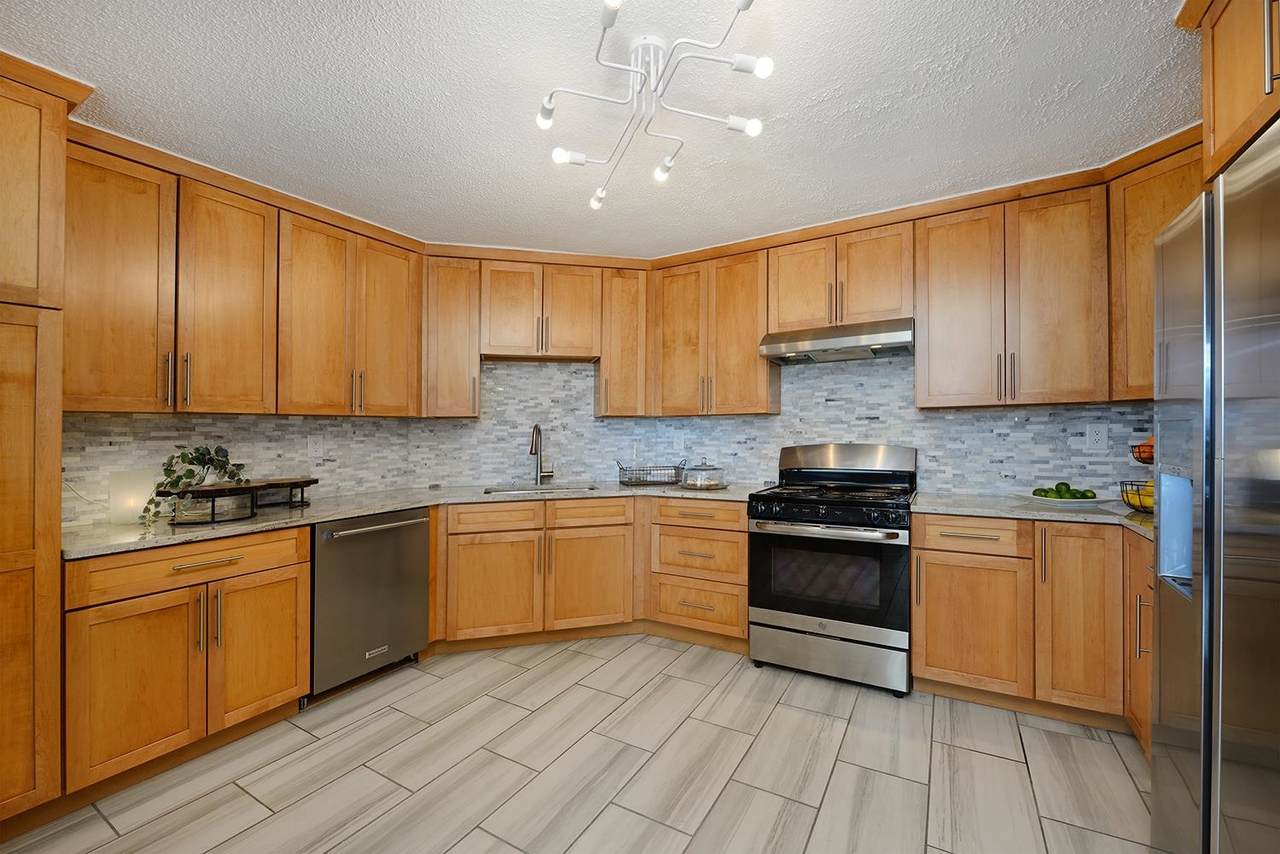 928 Harmon Cove Tower - Photo 1