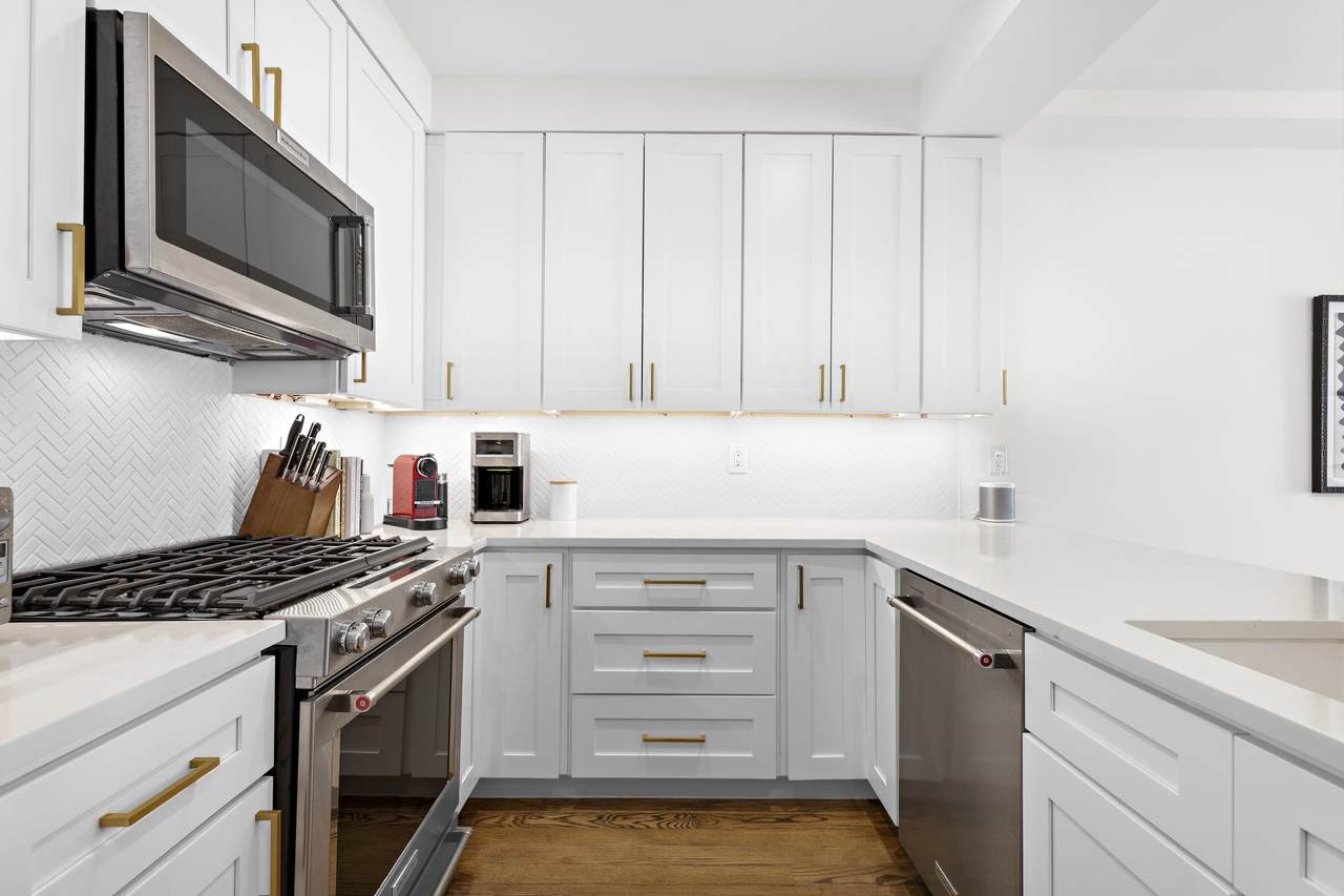 219 Grand St - Photo 1