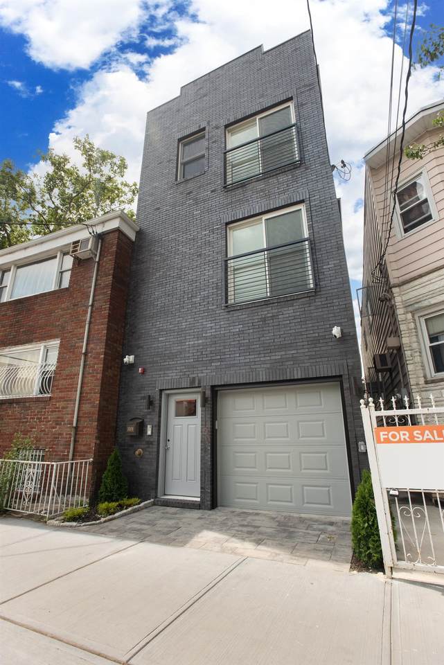 1009 West Side Ave - Photo 1