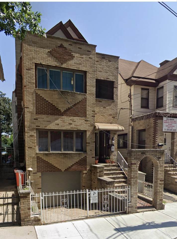 126 37TH ST - Photo 1