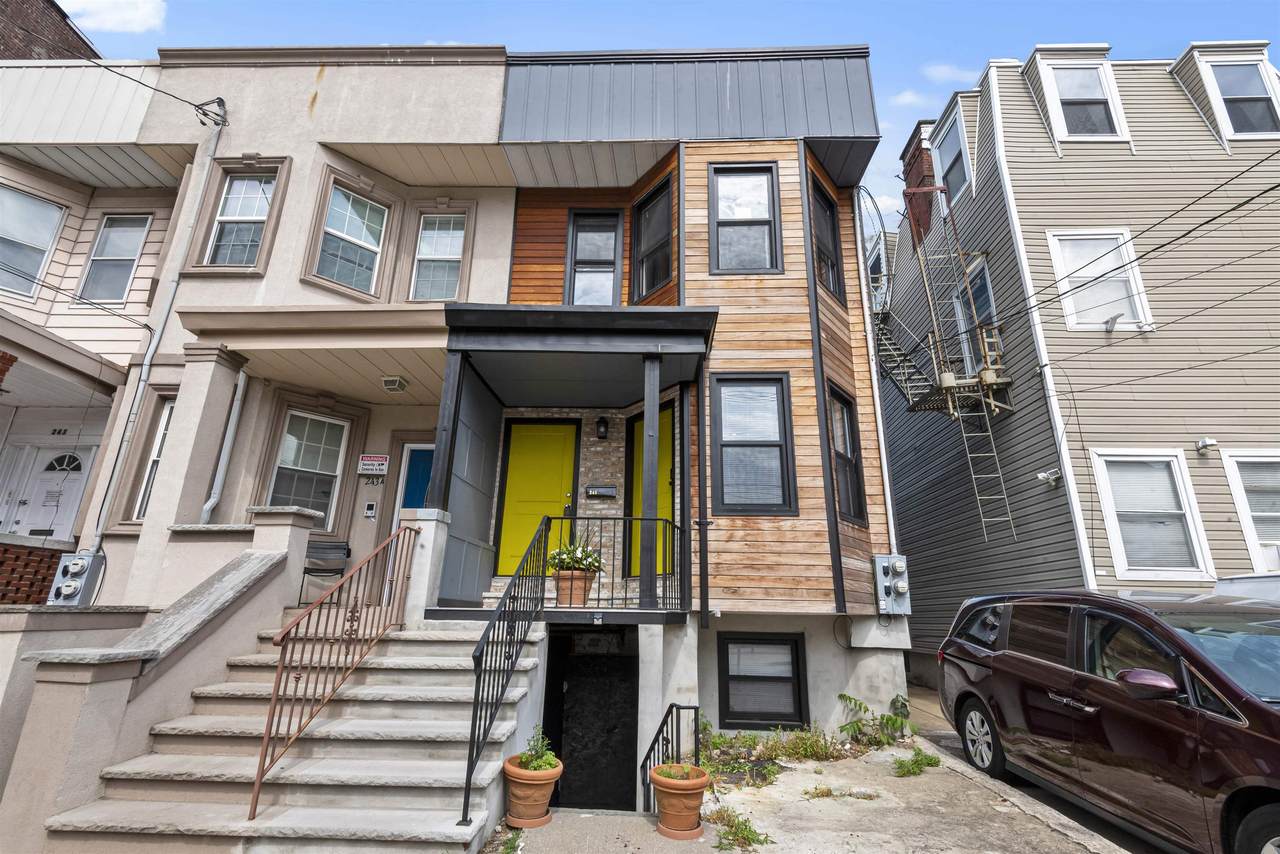 245 Summit Ave - Photo 1