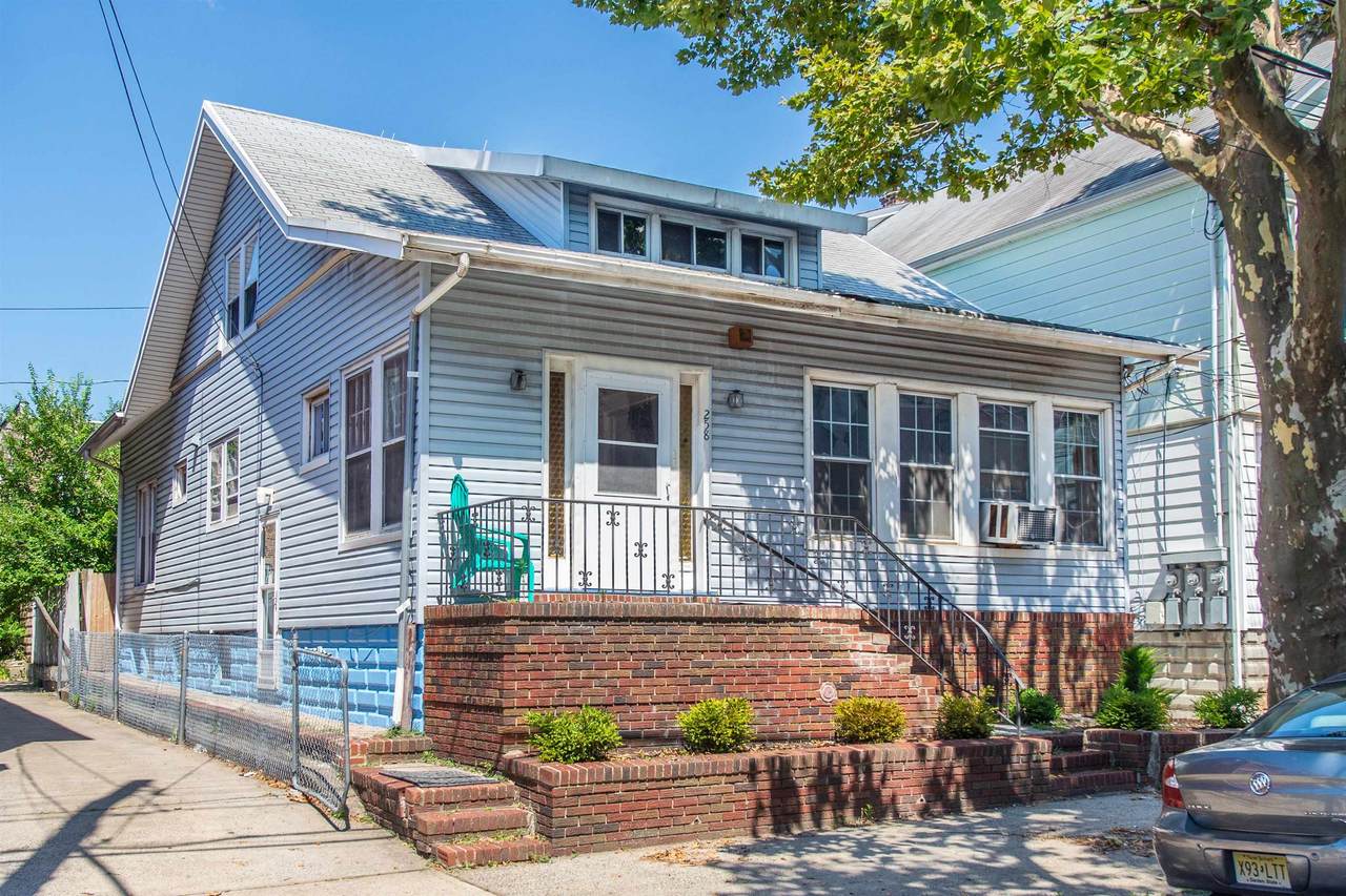 258 Van Nostrand Ave - Photo 1