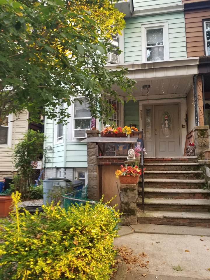 231 Ege Ave - Photo 1