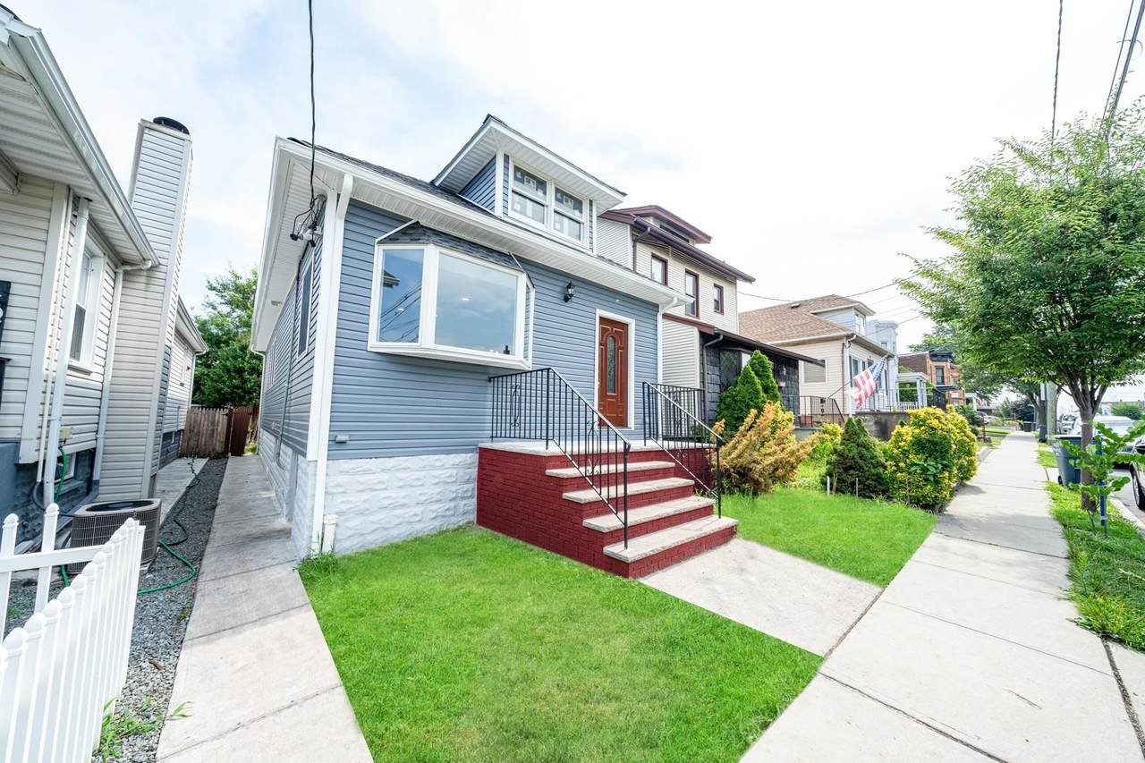 290 Maple St - Photo 1