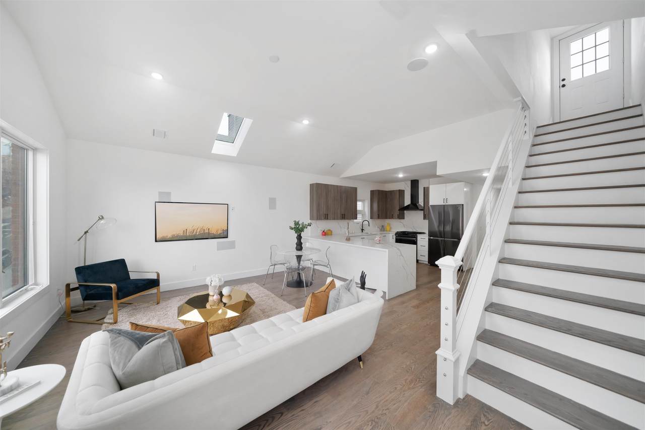 199 Lincoln St - Photo 1