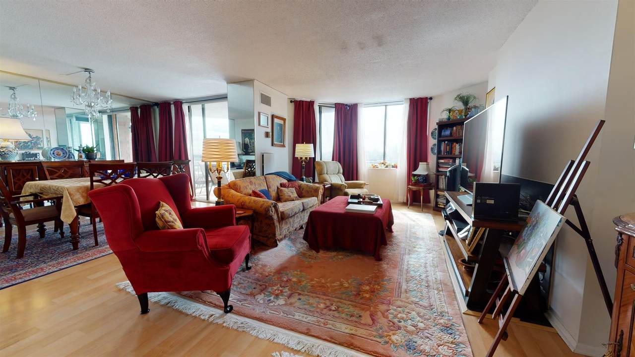 1633 Harmon Cove Tower - Photo 1