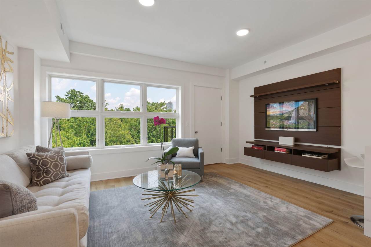 330 5TH ST - Photo 1