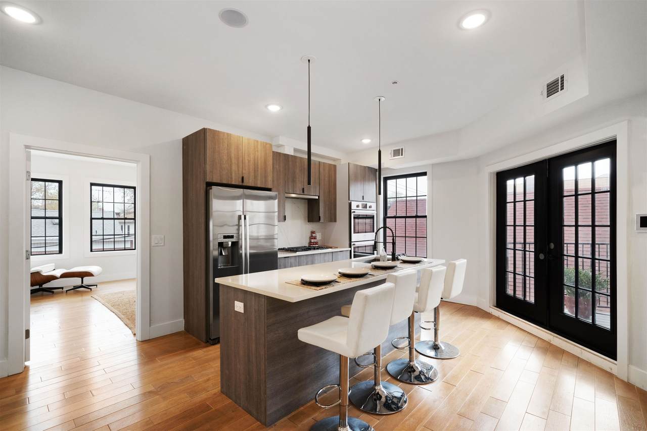 124 New York Ave - Photo 1