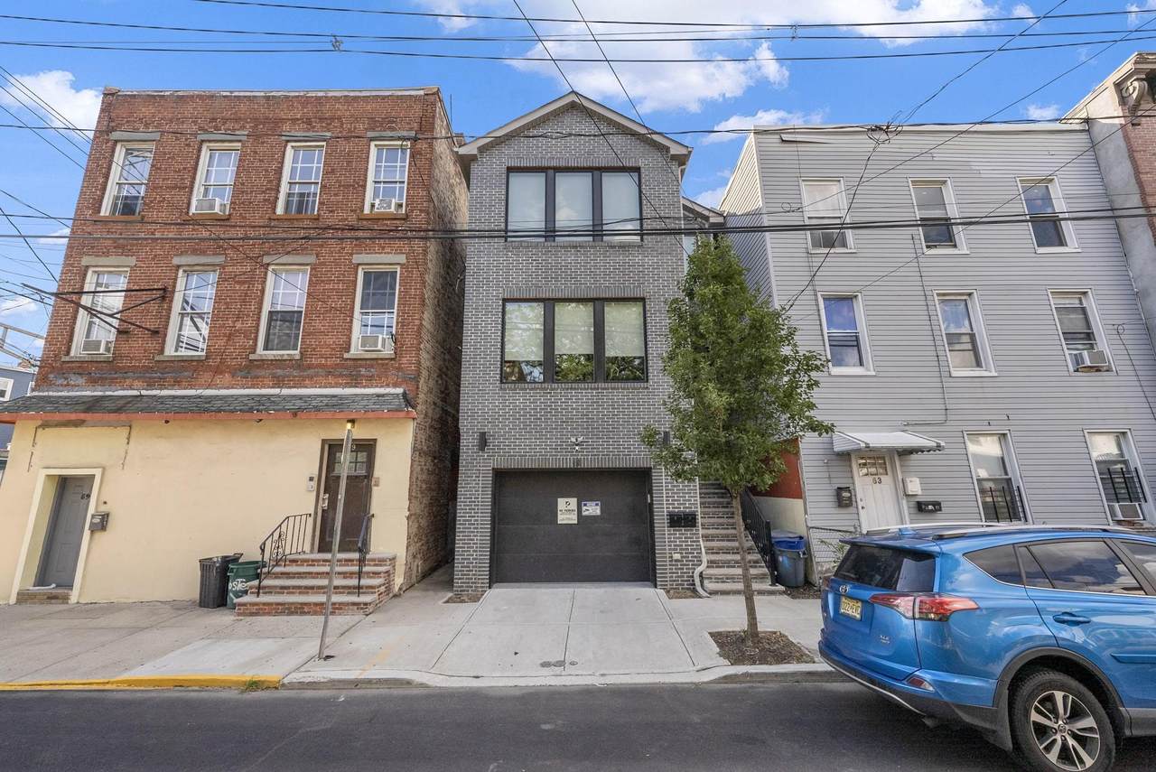 61 Webster Ave - Photo 1