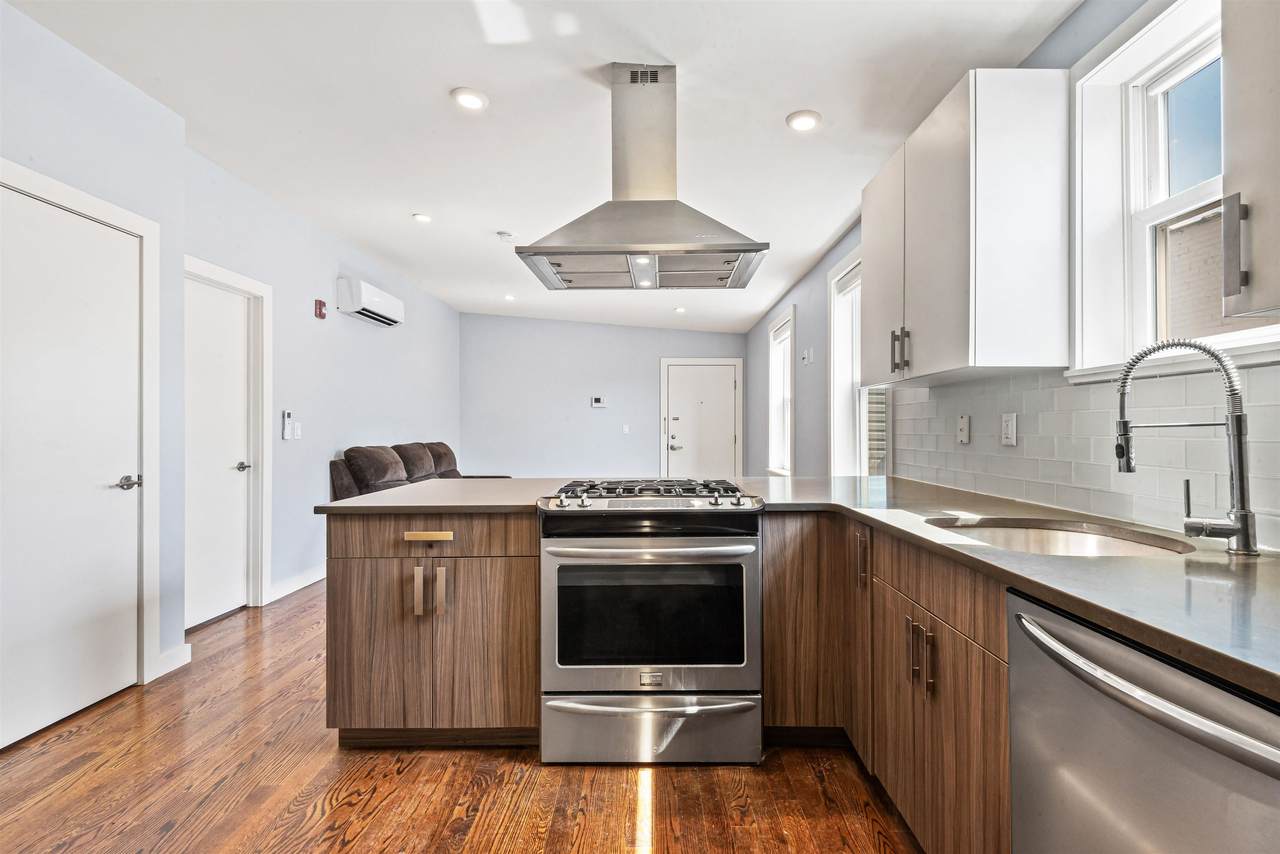 102 Colgate St - Photo 1