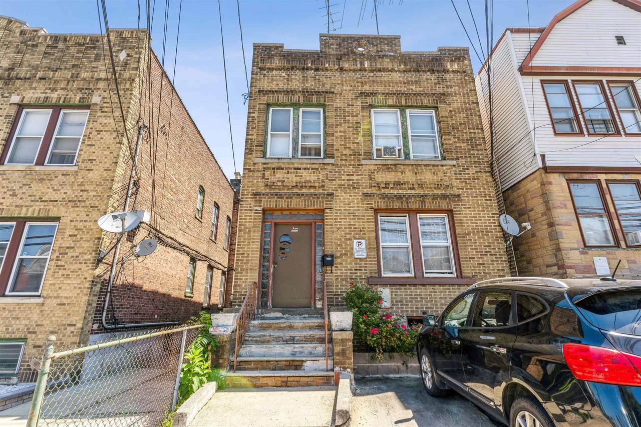 322 Danforth Ave - Photo 1