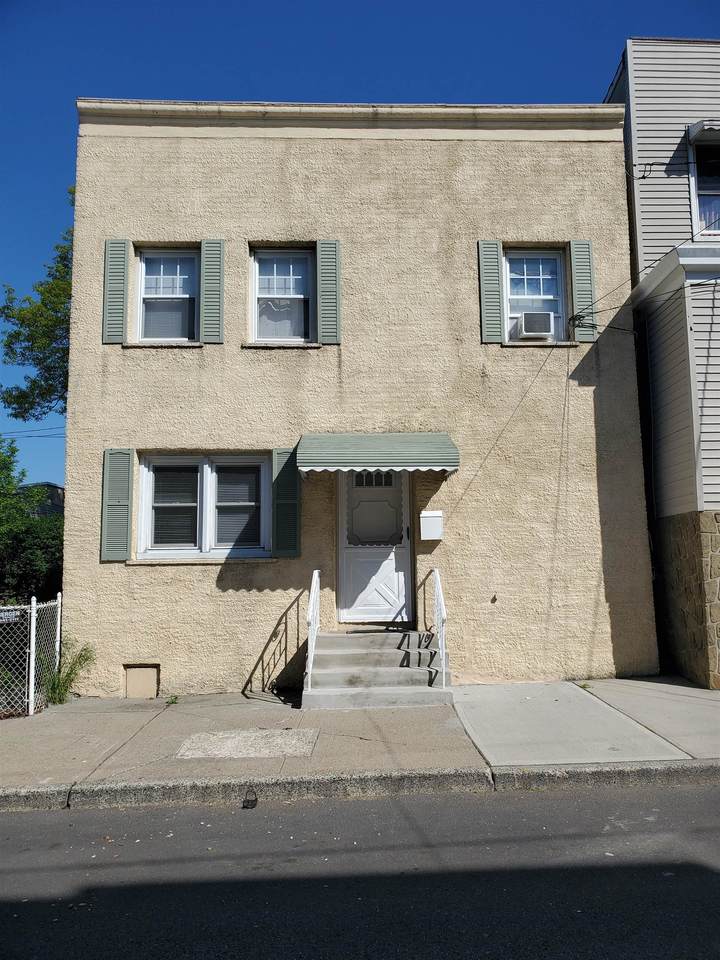 6810 Meadowview Ave - Photo 1