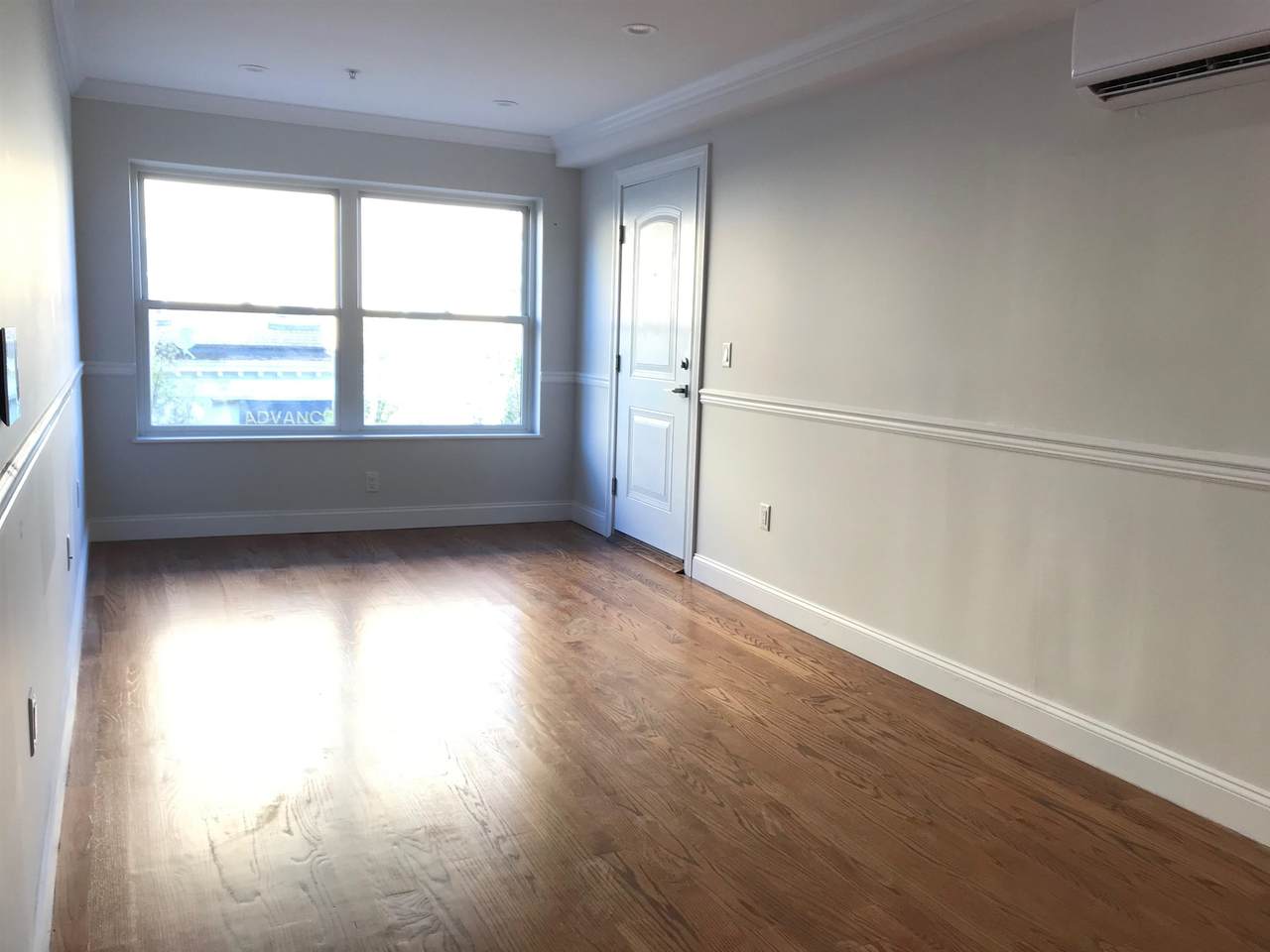 1613 Summit Ave - Photo 1