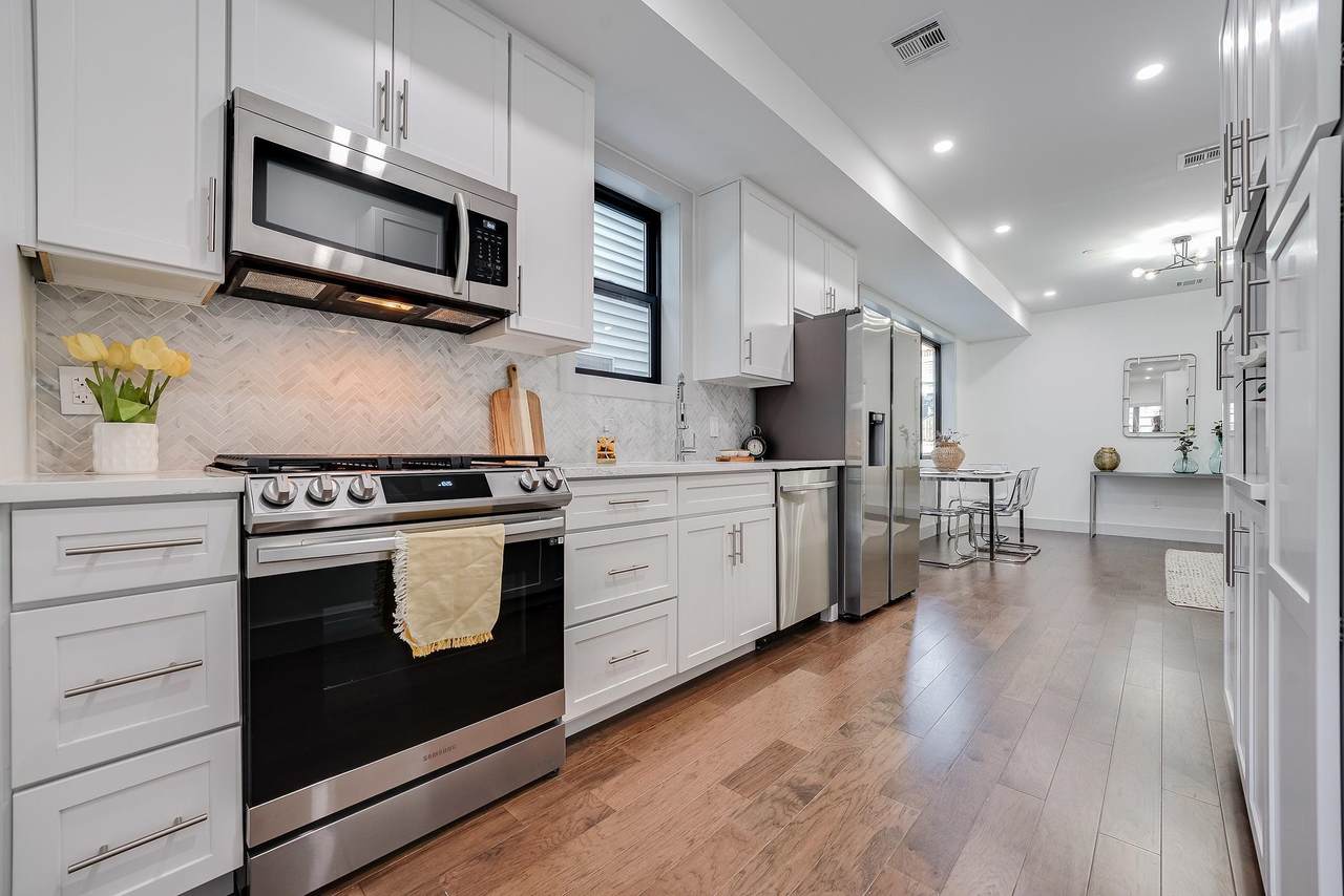 252 Webster Ave - Photo 1