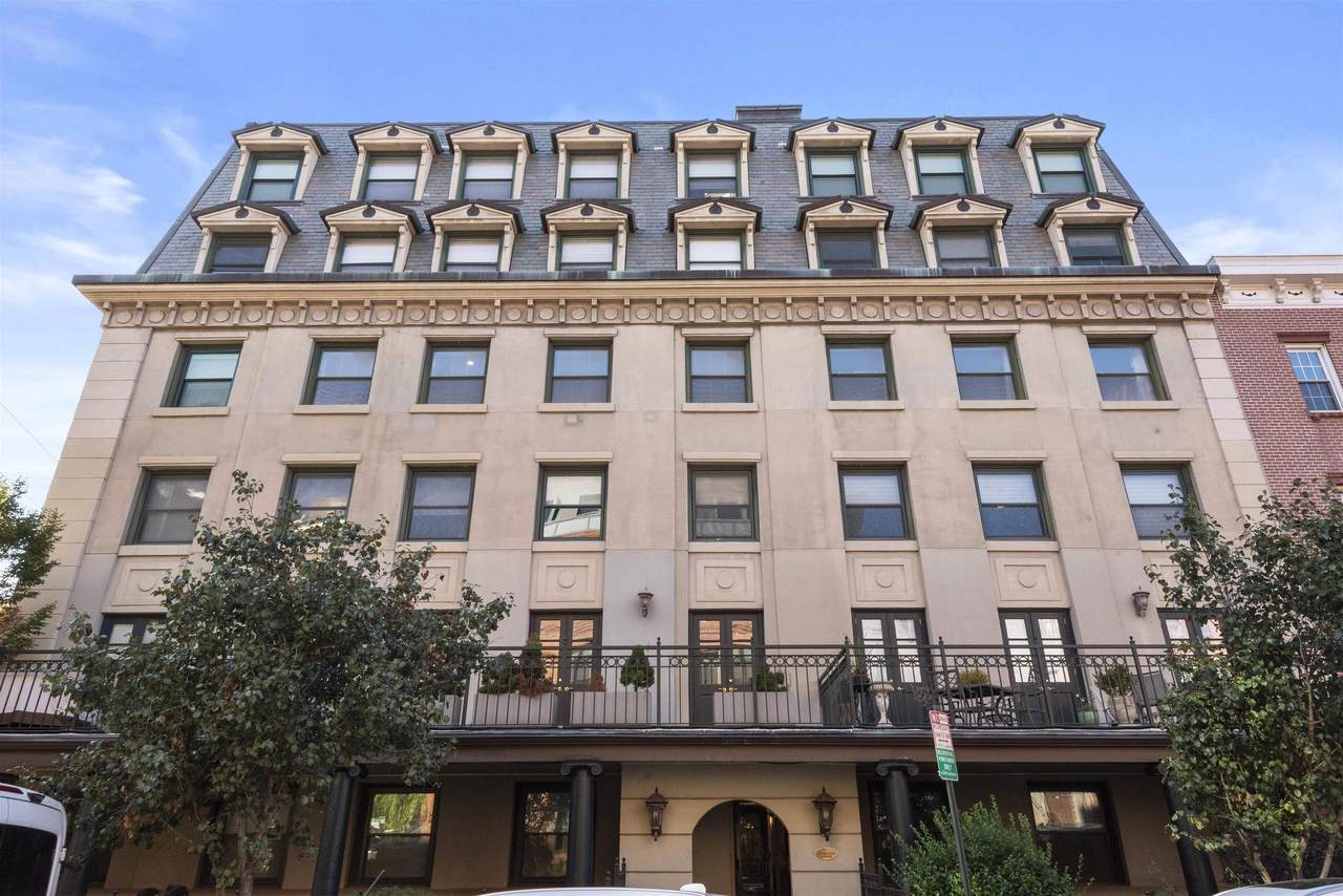 600 Hudson St - Photo 1