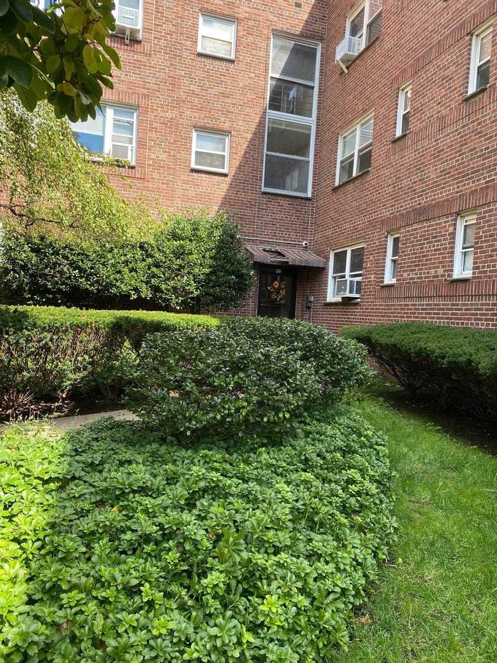 40 Glenwood Ave - Photo 1