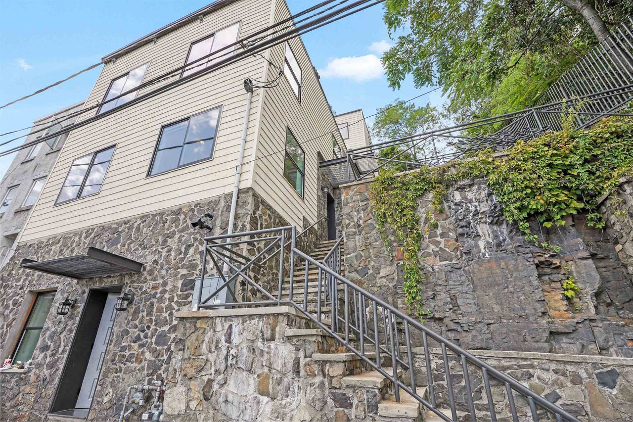 9009 Riverside Pl - Photo 1