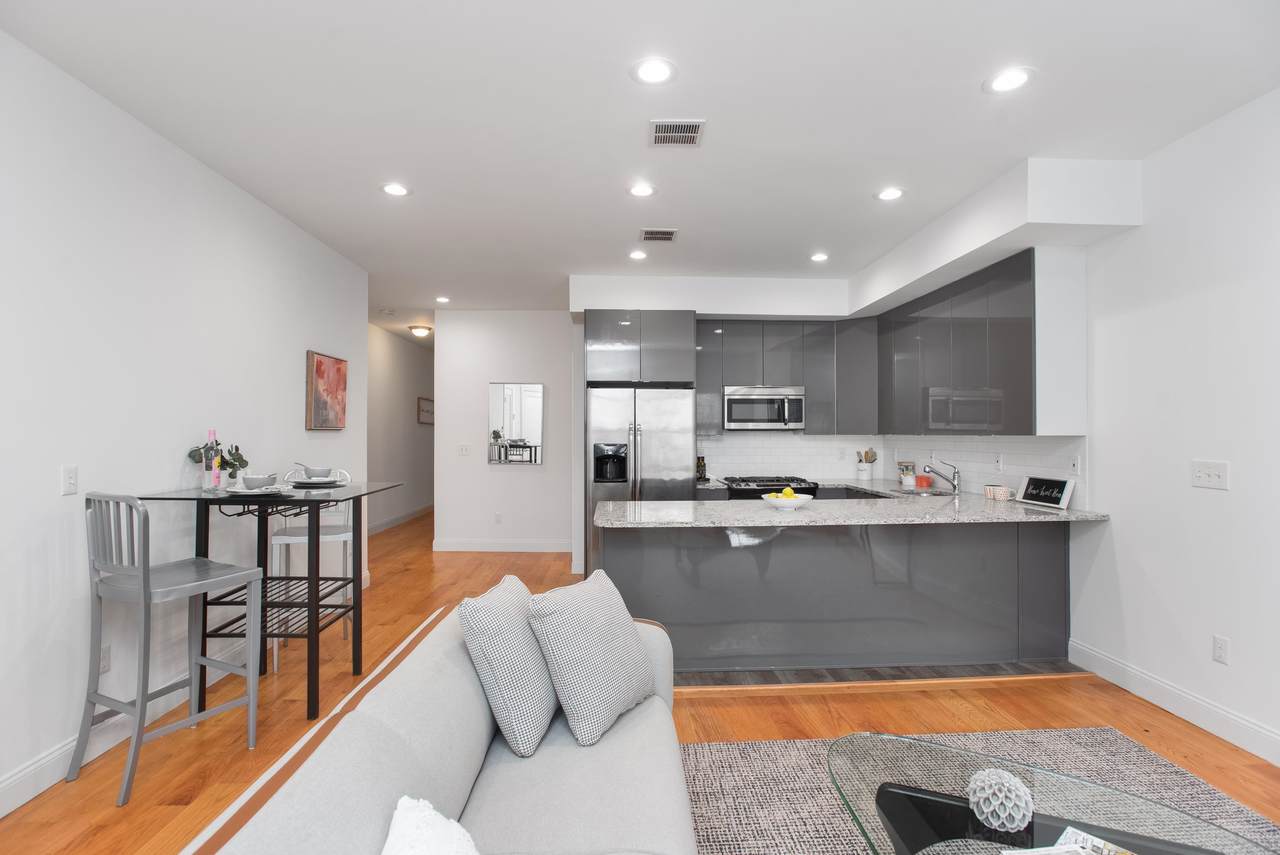 66 Jefferson Ave - Photo 1