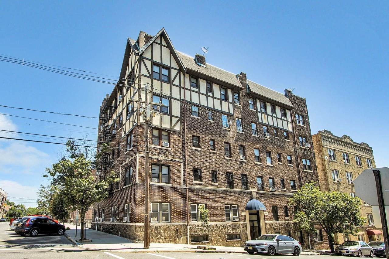 40 74TH ST - Photo 1