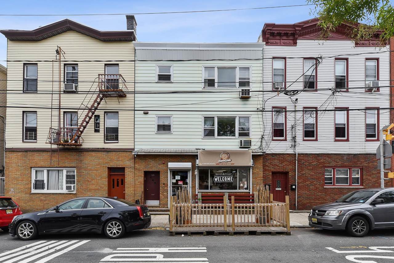 121 Franklin St - Photo 1