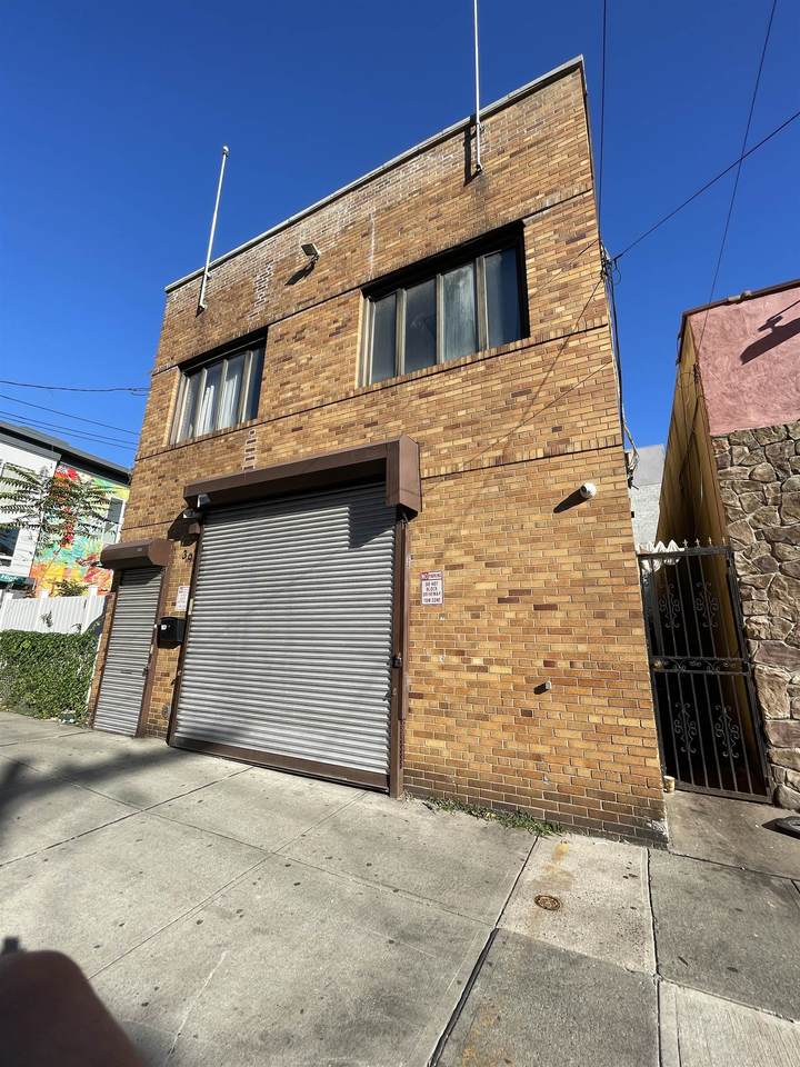 392 Summit Ave - Photo 1