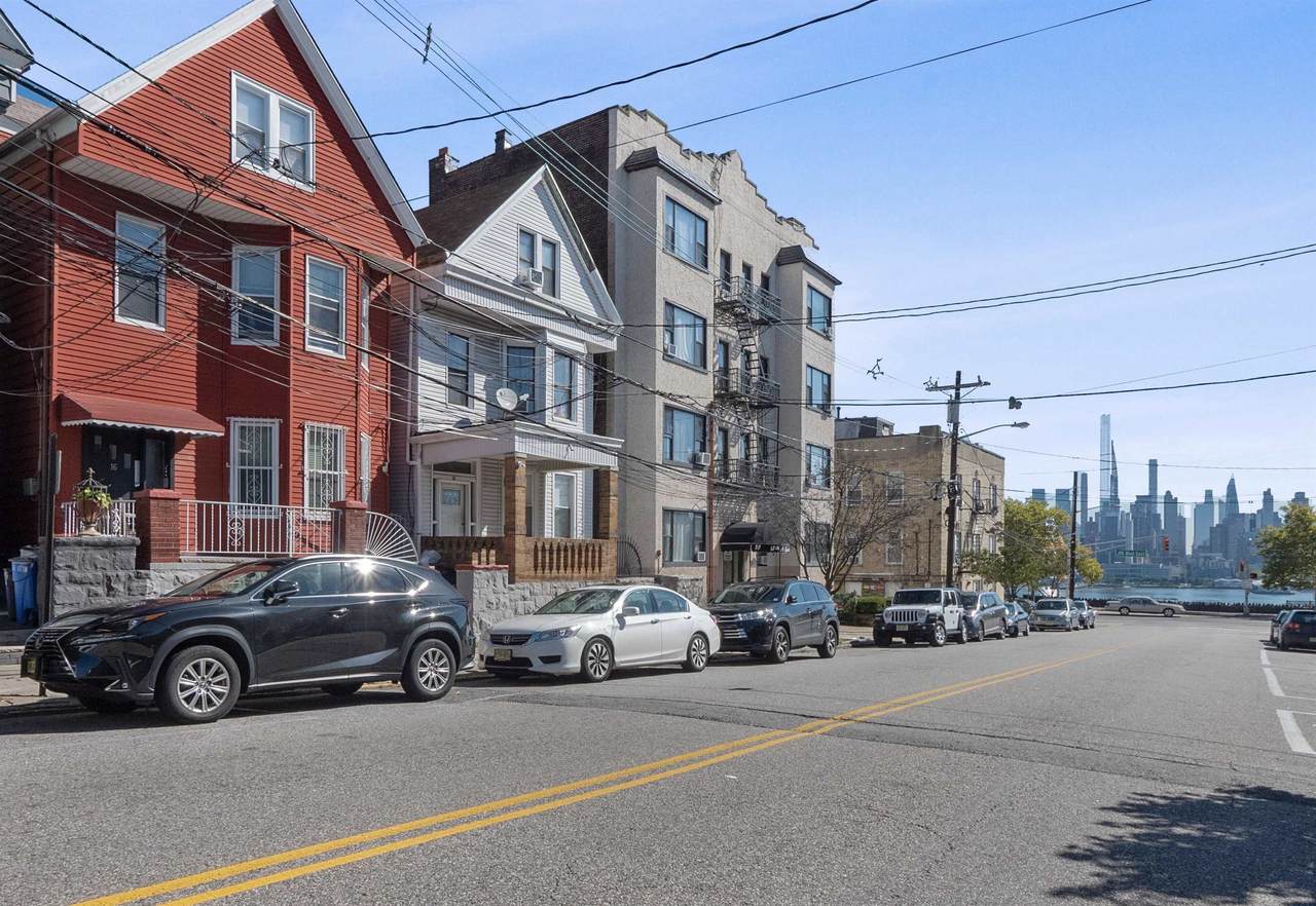 16 48TH ST - Photo 1