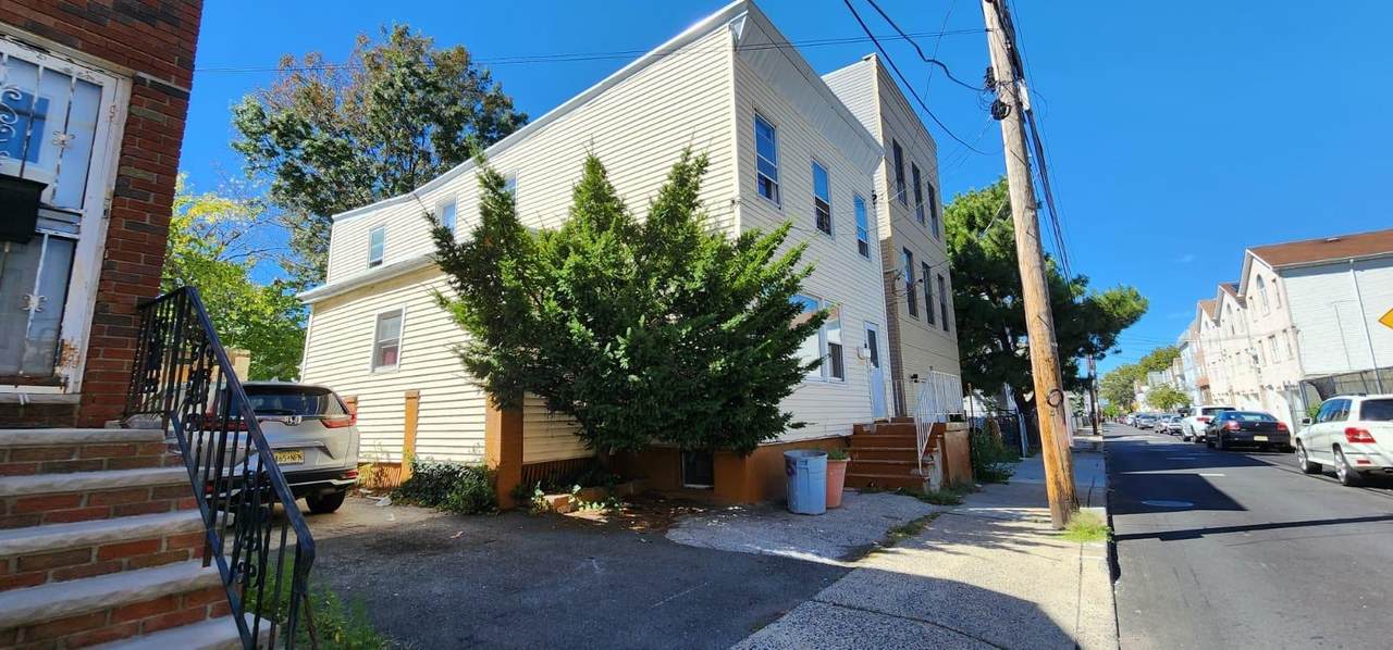 173-175 Lembeck Ave - Photo 1