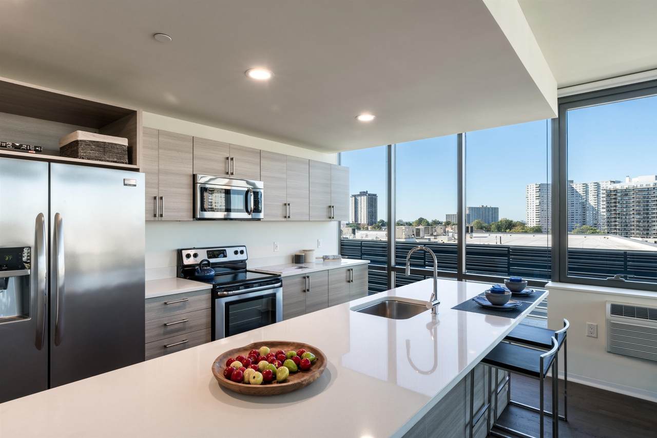 2030 Hudson St - Photo 1