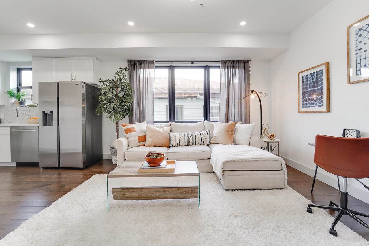 252 Webster Ave - Photo 1