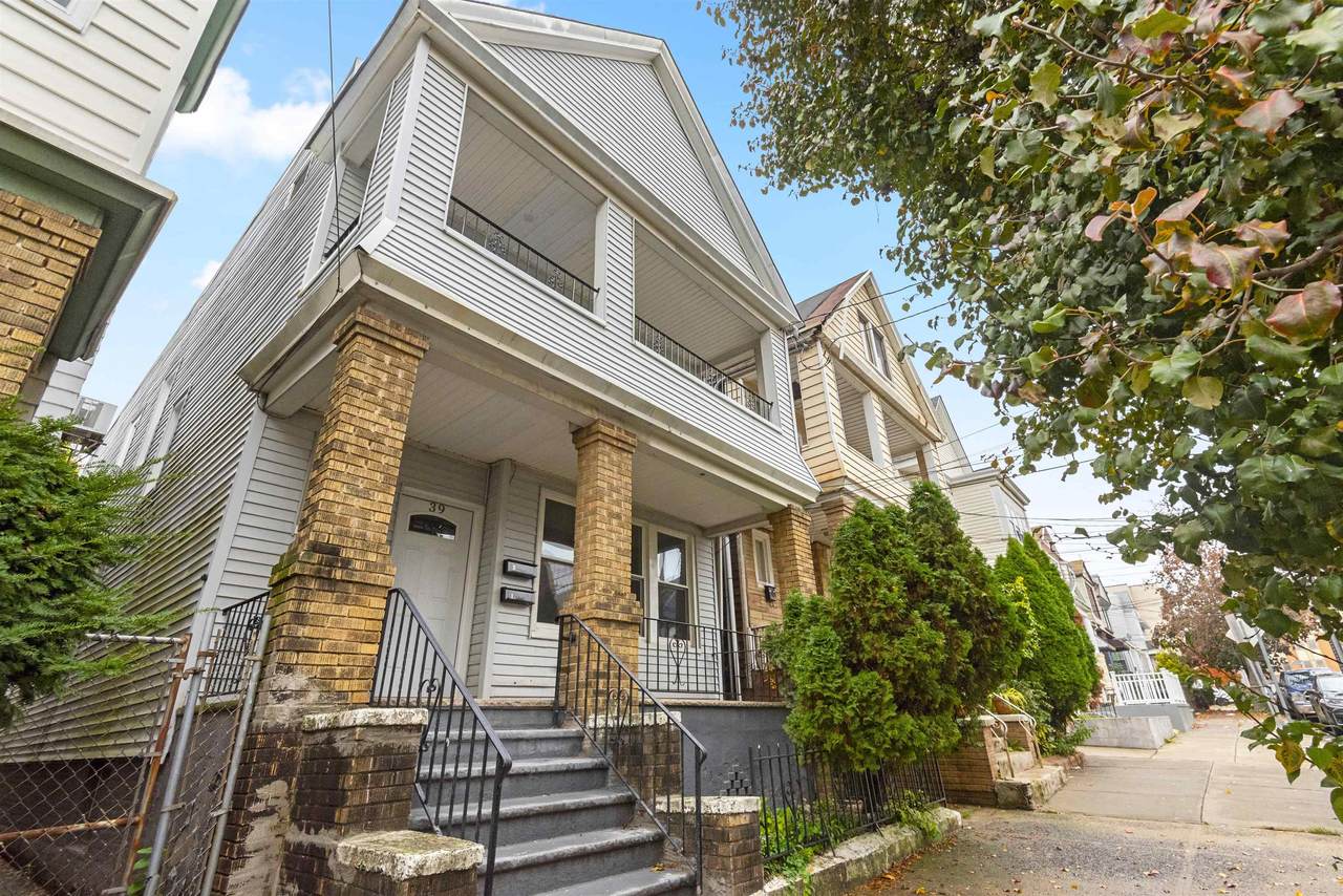 39 Dwight St - Photo 1