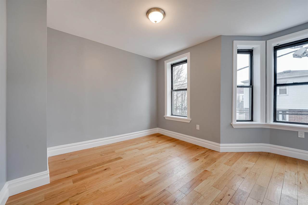 532 38TH ST - Photo 1