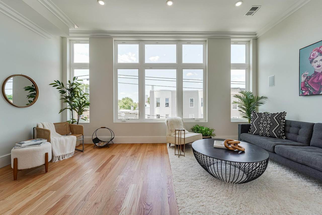 98 Zabriskie St - Photo 1