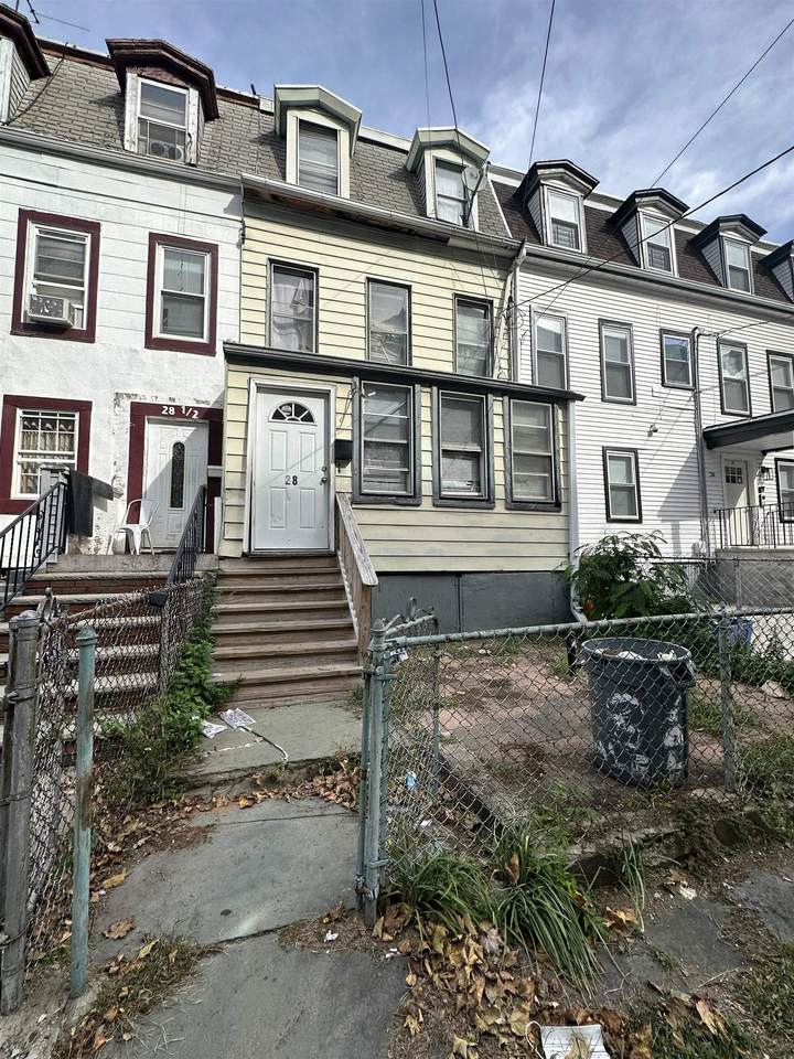 28 Yale Ave - Photo 1